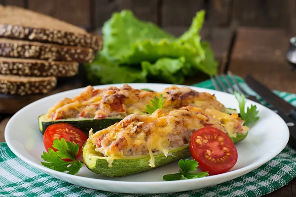 Stuffed zucchini with chicken — Stock Photo, Image