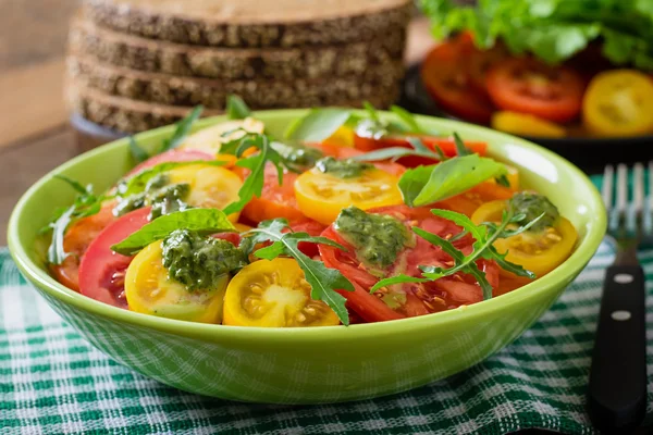 Summer tomato salad — Stock Photo, Image