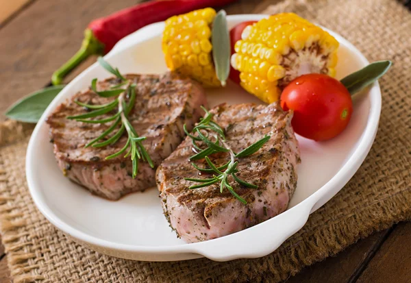 Veal steaks  with vegetables — Stock Photo, Image