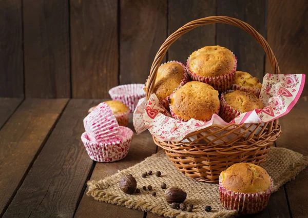 Muffins de frutas com noz-moscada e pimenta — Fotografia de Stock