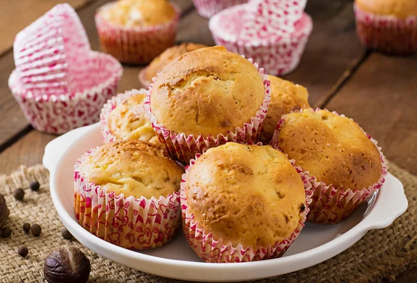 Muffins de frutas com noz-moscada e pimenta — Fotografia de Stock