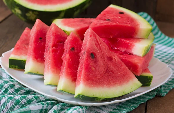 Fatias de melancia suculenta e saborosa — Fotografia de Stock