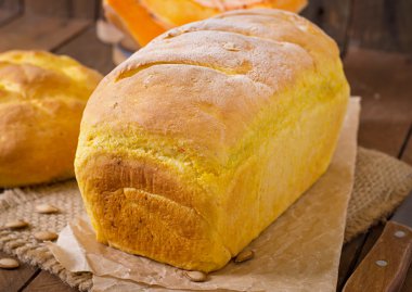 ekmek ve kabak dilimleri