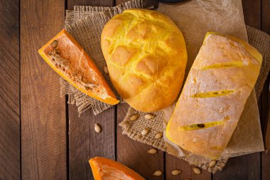 ekmek ve kabak dilimleri