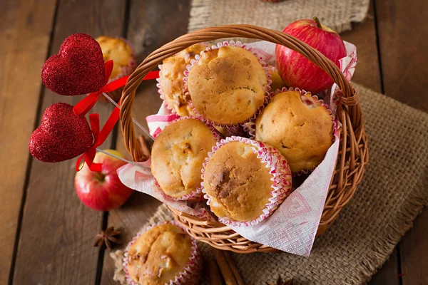 Muffins with apples , cinnamon and hearts decorations — Stock Photo, Image