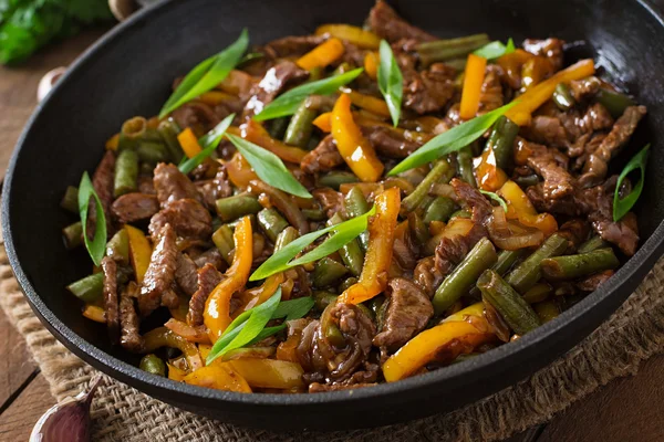 Rindfleisch mit Paprika anbraten — Stockfoto