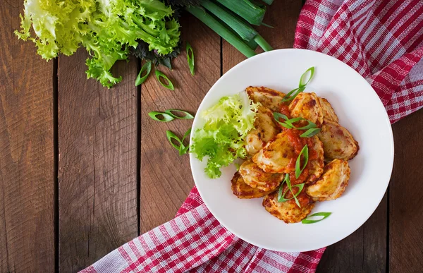 Deliziosi ravioli con verdure — Foto Stock