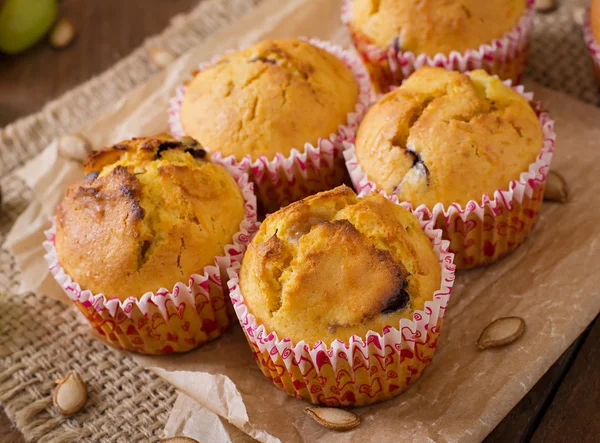 Muffins à la citrouille et aux raisins — Photo