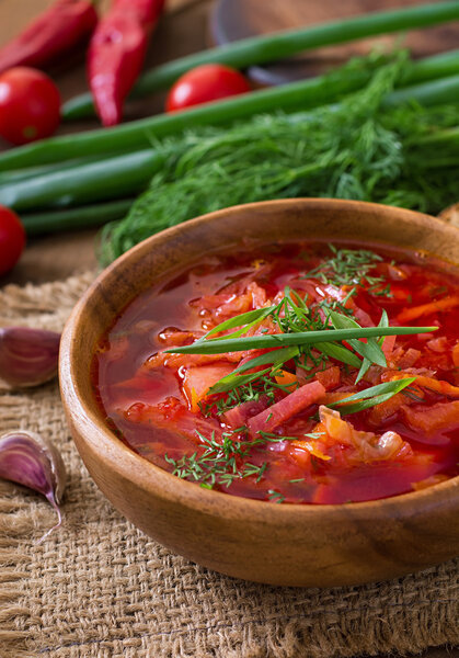 Украинский традиционный овощной борщ
