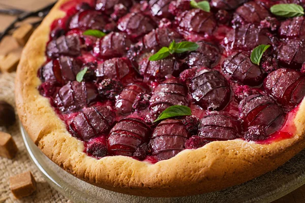 Delicioso pastel con frutas — Foto de Stock