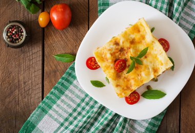 Kıyılmış et ile lazanya