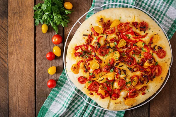 Focaccia italiana con tomates — Foto de Stock