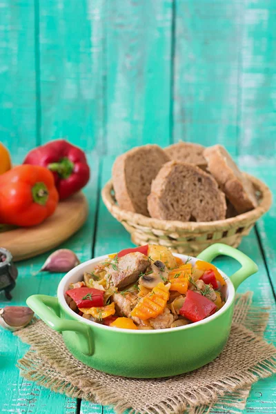 Stewed meat with vegetables — Stock Image Stewed meat with vegetables Stock Photo