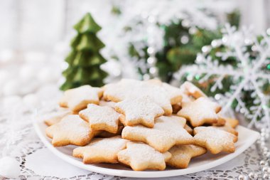 Noel kurabiyeleri ve süslemeler