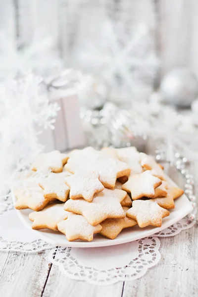 Biscotti e decorazioni natalizie — Foto Stock