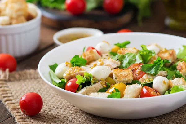 Salad with chicken, mozzarella and  tomatoes — Stock Photo, Image