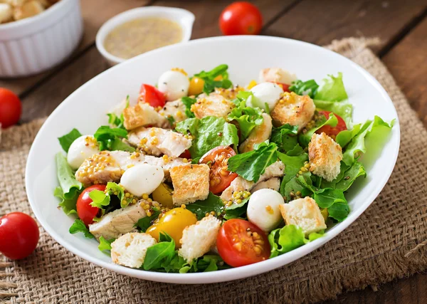 Salad with chicken, mozzarella and  tomatoes — Stock Photo, Image