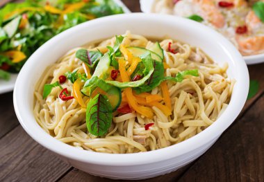 Hassas erişte miso suyu içinde pişmiş