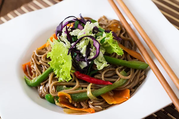 Soba noodles with beef, carrots, onions and sweet peppers — Stock Photo, Image