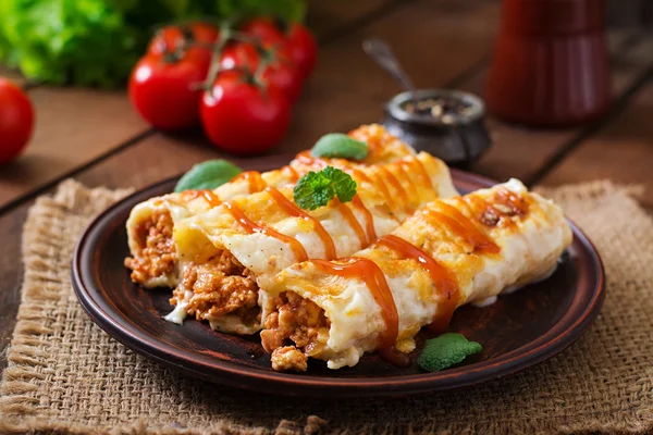 Meat cannelloni sauce bechamel — Stock Photo, Image