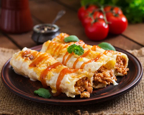 Meat cannelloni sauce bechamel — Stock Photo, Image