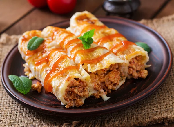 Meat cannelloni sauce bechamel — Stock Photo, Image