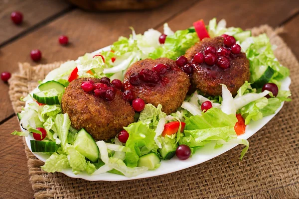 Uicy meat cutlets with cranberry sauce and salad on a wooden table in a rustic style. — Φωτογραφία Αρχείου