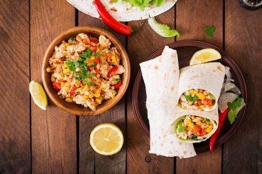 Burrito tamamladı tavuk eti ile