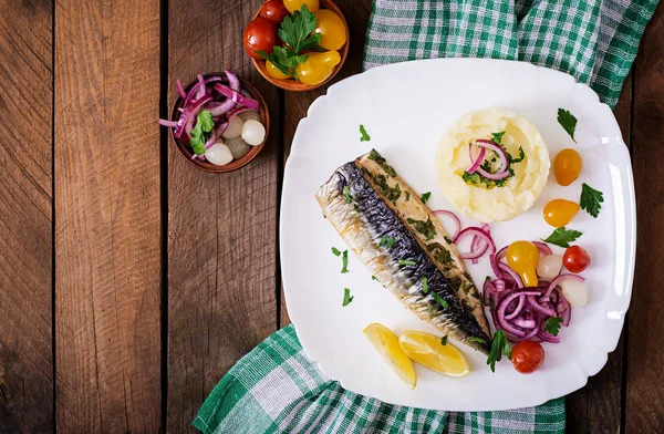 Caballa al horno con puré de papas — Foto de Stock