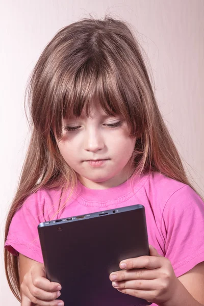 Bilgisayar ile çocuk — Stok fotoğraf