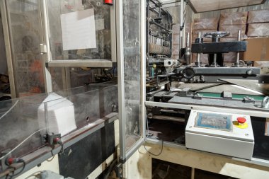 Çeşitli kağıt ürünleri üretimi süreci