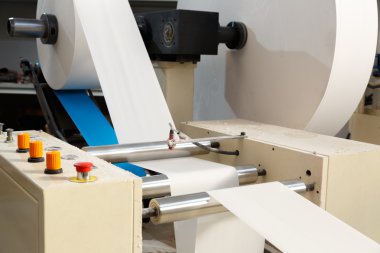 Çeşitli kağıt ürünleri üretimi süreci