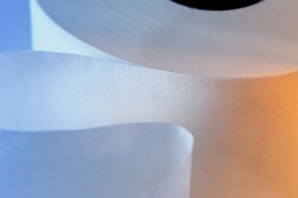 Jeden biały papier toaletowy rolka — Zdjęcie stockowe