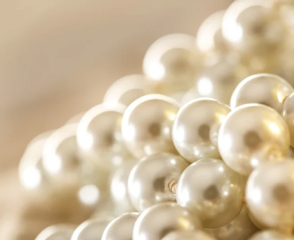 White pearl necklace — Stock Photo, Image