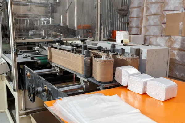 Processen av olika pappersprodukter tillverkning — Stockfoto