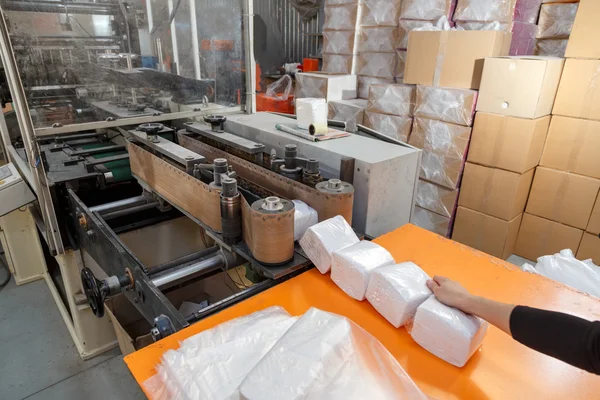 Proceso de fabricación de diversos productos de papel — Foto de Stock