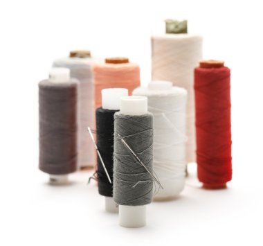 İplik bobin ve iğneler