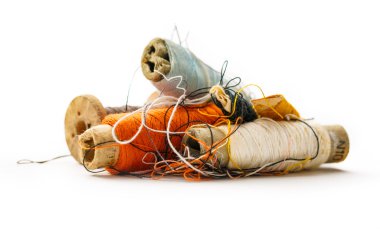 Dikiş bileşen ile iplik bobin