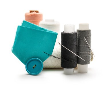 İplik bobin ve iğneler