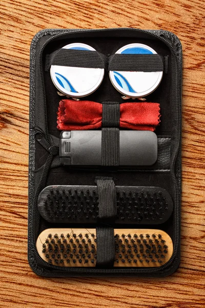 Set de brosses à chaussures et crème de cirage — Photo