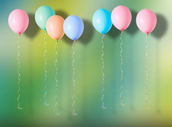 Veelkleurige lucht vliegende ballonnen — Stockfoto