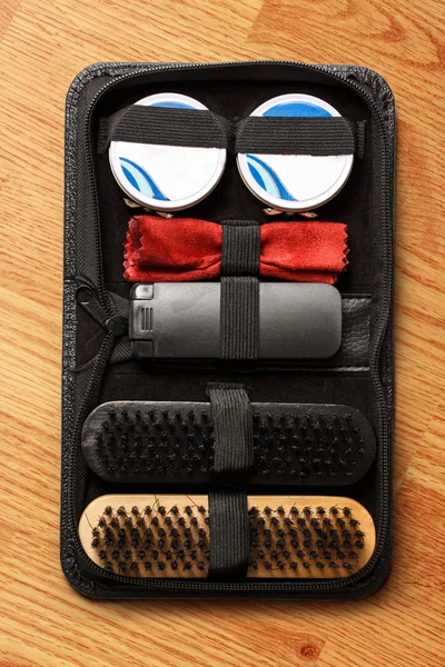 Set de brosses à chaussures et crème de cirage — Photo