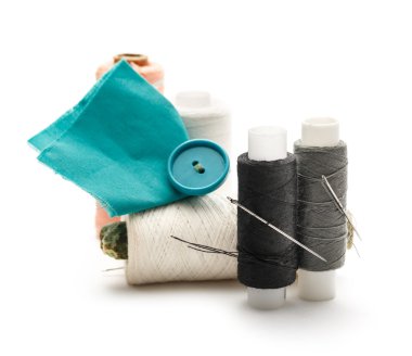 İplik bobin ve iğneler