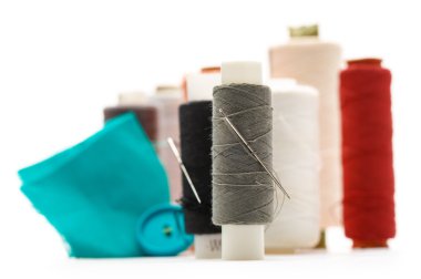 İplik bobin ve iğneler