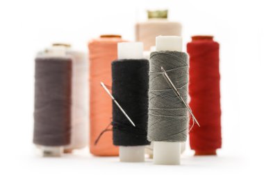 İplik bobin ve iğneler