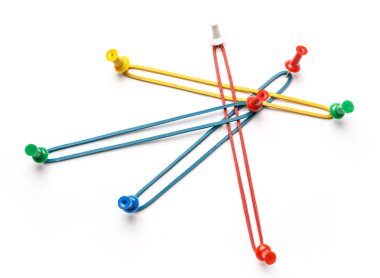 Renkli kağıt pim bağlı