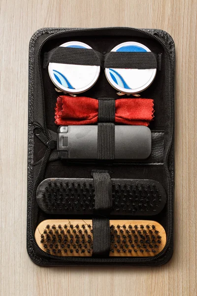 Set de brosses à chaussures et crème de cirage — Photo