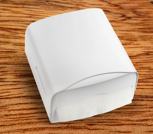 Novo dispensador de toalha branca — Fotografia de Stock