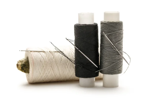 Thread bobbins and needles — Stock Photo, Image