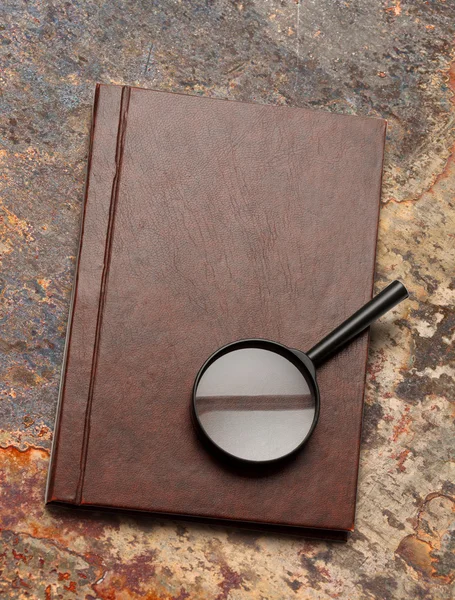 Notepad and magnifying glass — Stock Photo, Image